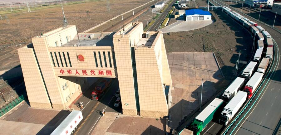 首次大批量公路口岸出口.jpg
